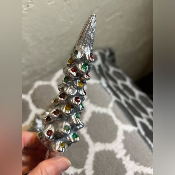 Holiday serving set 2 pcs.w/ Christmas tree design and enamel painted ornaments - Picture 4 of 6